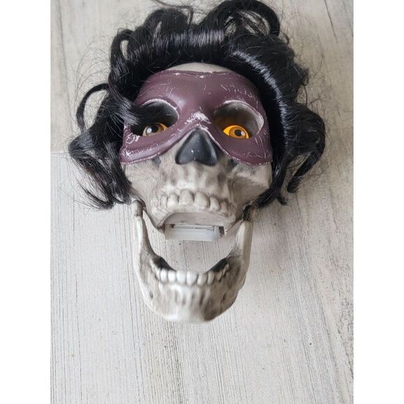 Hyde eek chattering skull animated superhero Halloween prop scary - Picture 1 of 13